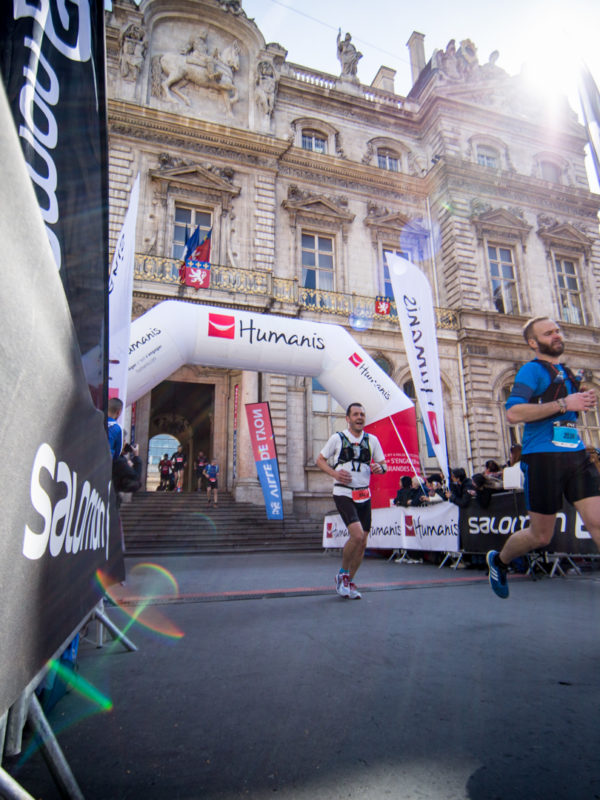 Ligne d'arrivé - Hôtel de ville - Lyon Urban Trail – Trail Urbain – LUT - © Gilles Reboisson