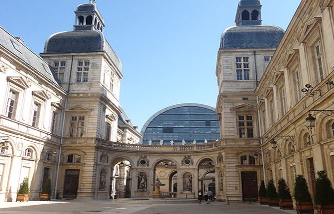 Cour de l'Hôtel de Ville - Lyon Urban Trail – Trail Urbain – LUT